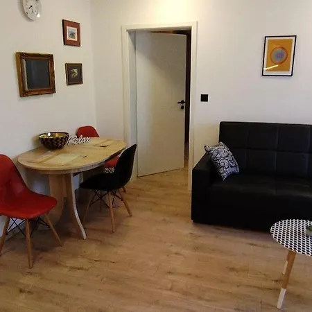 Apartment Cute Marla Art Close To Center Pula