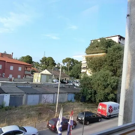 Cute Marla Art Close To Center Apartment Pula