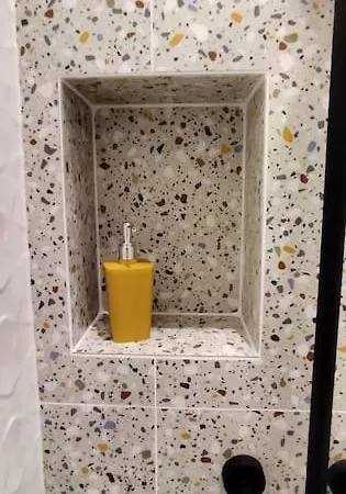 Cute Marla Art Close To Center Apartment Pula