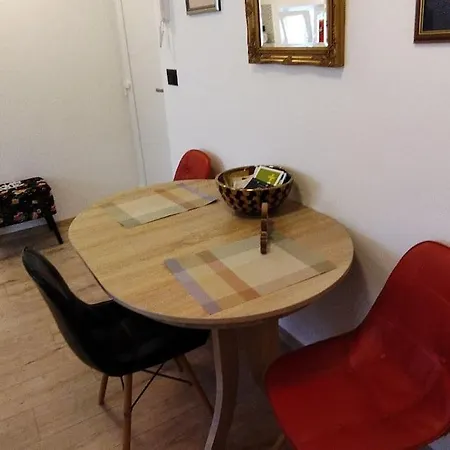 Apartment Cute Marla Art Close To Center *