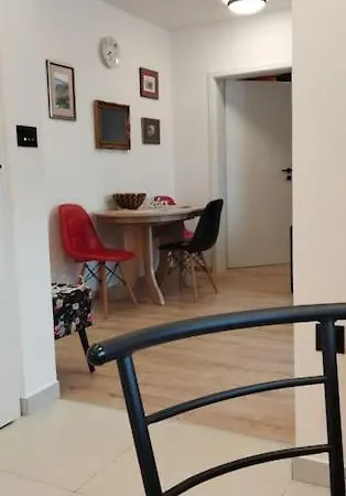 Cute Marla Art Close To Center Pula